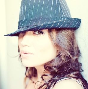 Meet your Posher, Risha